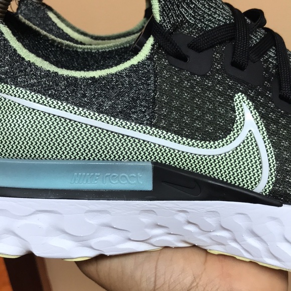 Nike React Infinity Run Flyknit “Black White Barely Volt” - Picture 12 of 15